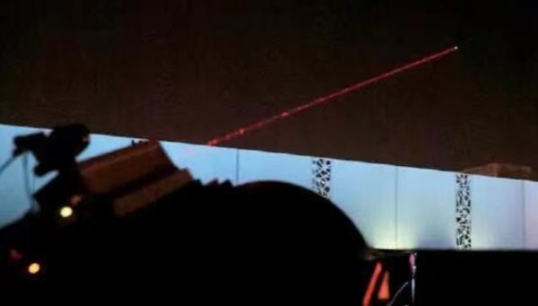 图为全球首个可移动小型化量子卫星地面站在济南与“墨子号”对接成功。 图为全球首个可移动小型化量子卫星地面站在济南与“墨子号”对接成功。